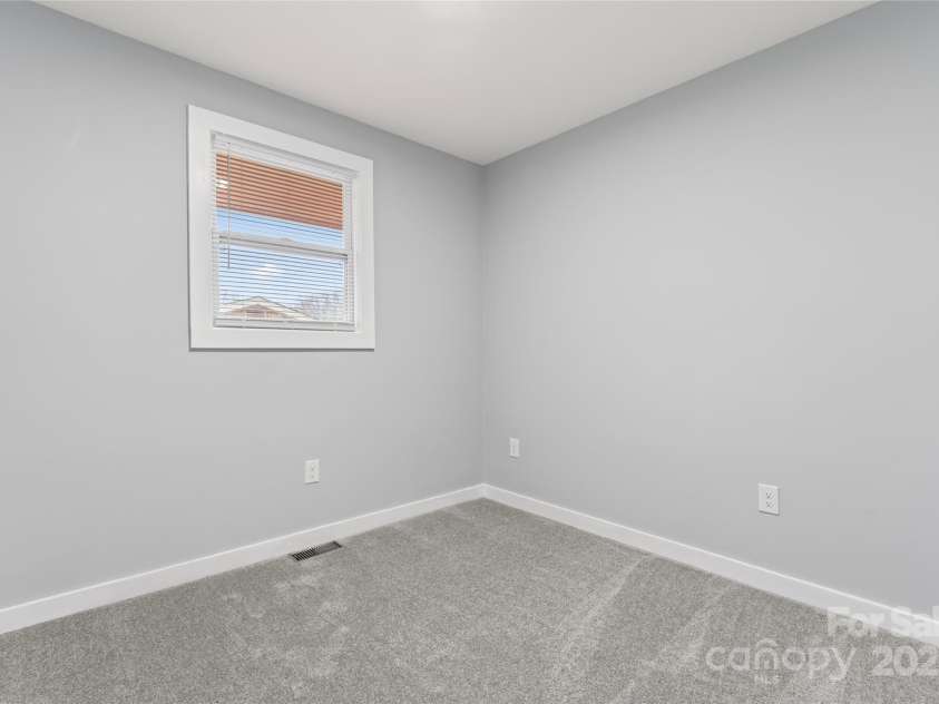 5329 Southampton Road, Charlotte, NC 28217.  MLS# CAR4228075, YatesRealty ID 1351. 