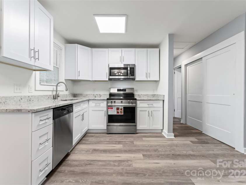 5329 Southampton Road, Charlotte, NC 28217.  MLS# CAR4228075, YatesRealty ID 1351. 