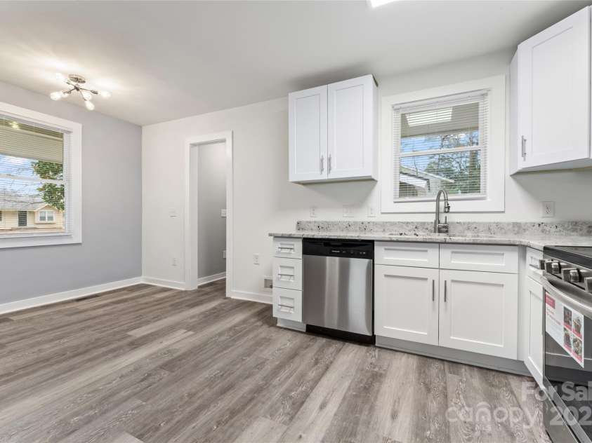 5329 Southampton Road, Charlotte, NC 28217.  MLS# CAR4228075, YatesRealty ID 1351. 