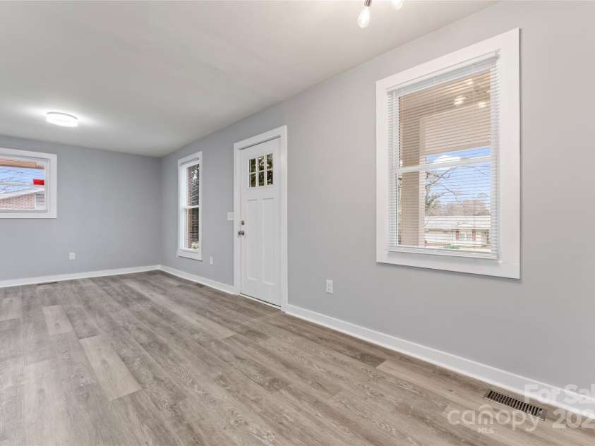 5329 Southampton Road, Charlotte, NC 28217.  MLS# CAR4228075, YatesRealty ID 1351. 