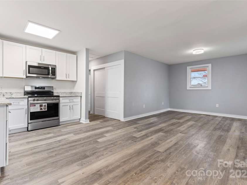 5329 Southampton Road, Charlotte, NC 28217.  MLS# CAR4228075, YatesRealty ID 1351. 