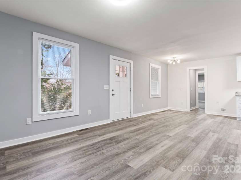 5329 Southampton Road, Charlotte, NC 28217.  MLS# CAR4228075, YatesRealty ID 1351. 