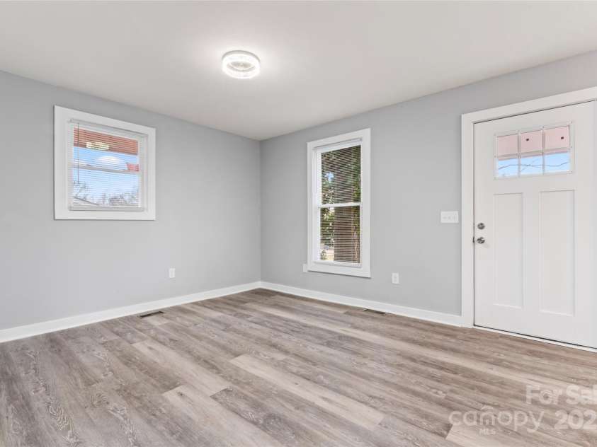 5329 Southampton Road, Charlotte, NC 28217.  MLS# CAR4228075, YatesRealty ID 1351. 