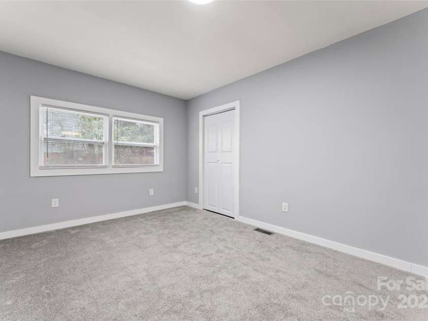 5329 Southampton Road, Charlotte, NC 28217.  MLS# CAR4228075, YatesRealty ID 1351. 