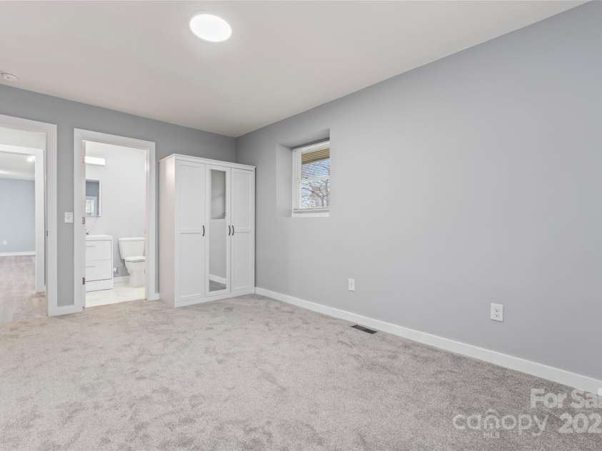 5329 Southampton Road, Charlotte, NC 28217.  MLS# CAR4228075, YatesRealty ID 1351. 