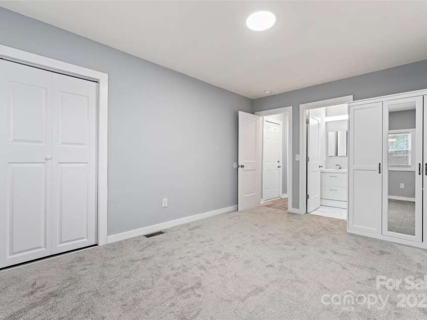 5329 Southampton Road, Charlotte, NC 28217.  MLS# CAR4228075, YatesRealty ID 1351. 
