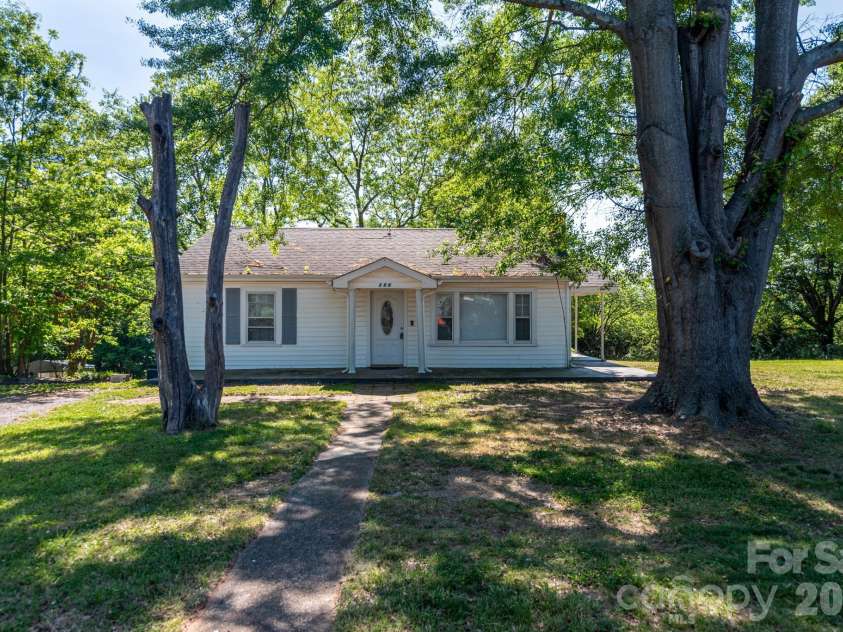 109 Hillcrest Drive, Bessemer City, NC 28016.  MLS# CAR4371879, YatesRealty ID 13513. 