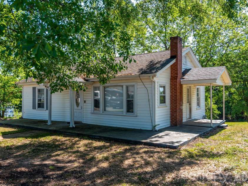 109 Hillcrest Drive, Bessemer City, NC 28016.  MLS# CAR4371879, YatesRealty ID 13513. 