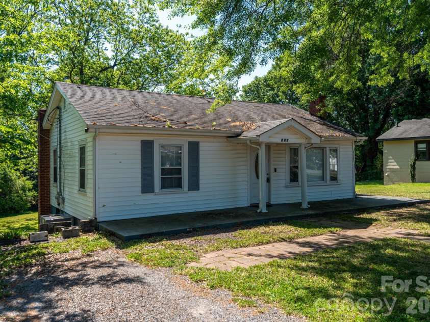 109 Hillcrest Drive, Bessemer City, NC 28016.  MLS# CAR4371879, YatesRealty ID 13513. 