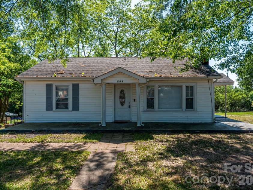 109 Hillcrest Drive, Bessemer City, NC 28016.  MLS# CAR4371879, YatesRealty ID 13513. 