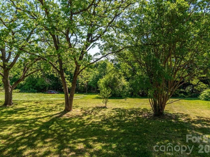 109 Hillcrest Drive, Bessemer City, NC 28016.  MLS# CAR4371879, YatesRealty ID 13513. 