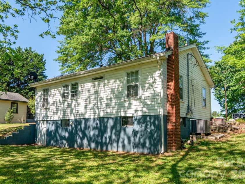 109 Hillcrest Drive, Bessemer City, NC 28016.  MLS# CAR4371879, YatesRealty ID 13513. 
