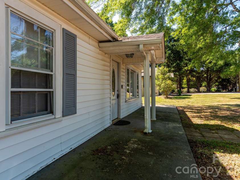 109 Hillcrest Drive, Bessemer City, NC 28016.  MLS# CAR4371879, YatesRealty ID 13513. 