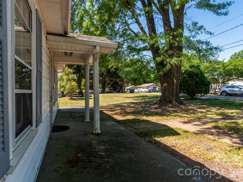 109 Hillcrest Drive, Bessemer City, NC 28016.  MLS# CAR4371879, YatesRealty ID 13513. 
