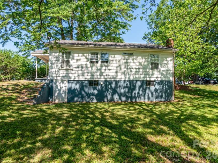 109 Hillcrest Drive, Bessemer City, NC 28016.  MLS# CAR4371879, YatesRealty ID 13513. 