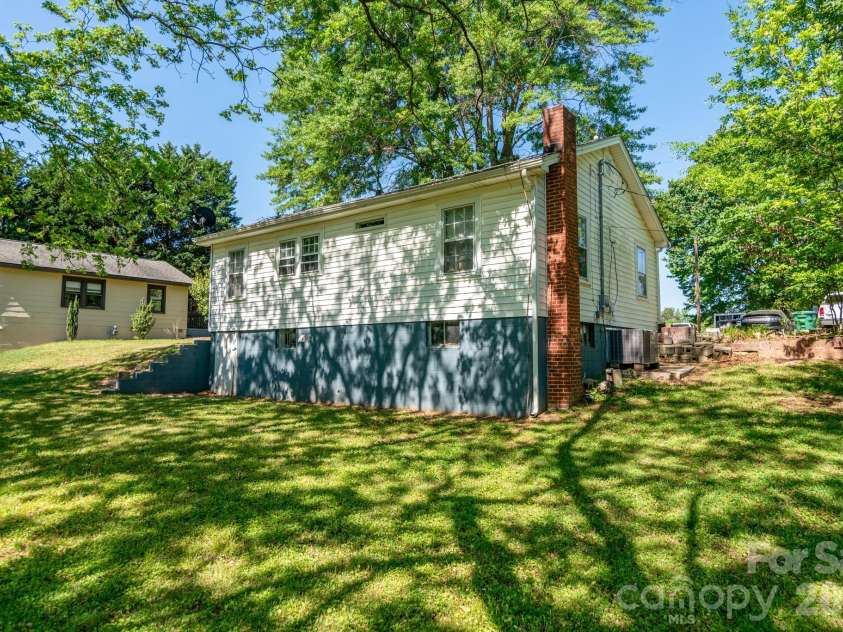 109 Hillcrest Drive, Bessemer City, NC 28016.  MLS# CAR4371879, YatesRealty ID 13513. 