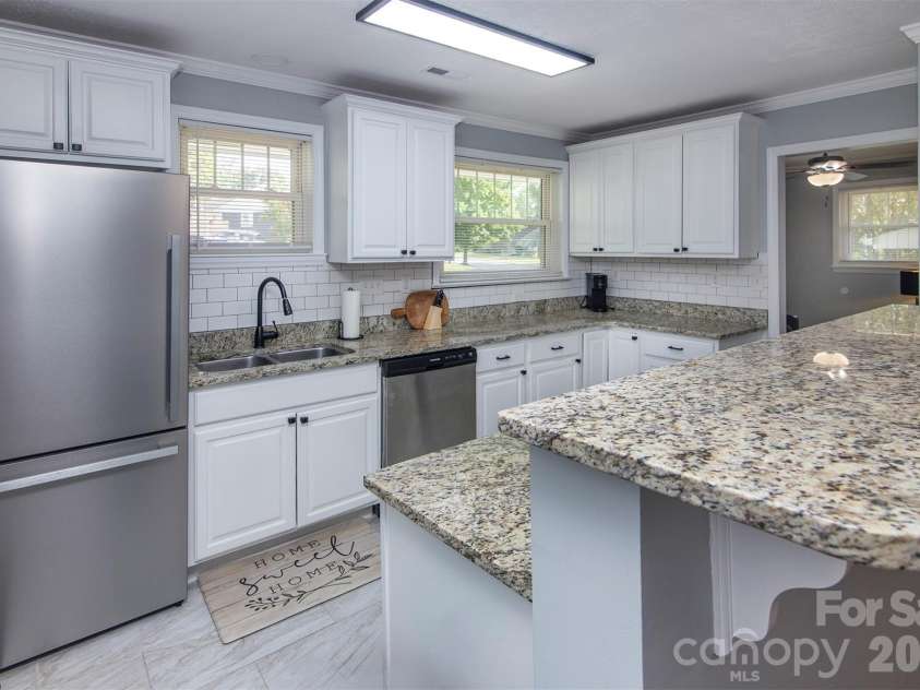 3429 Byrnes Street, Charlotte, NC 28205.  MLS# CAR4366459, YatesRealty ID 13514. Kitchen