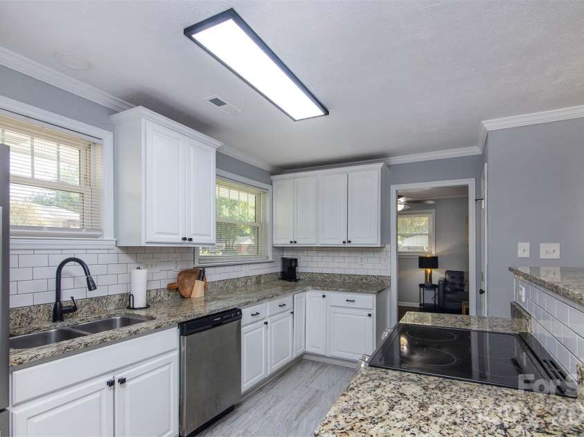 3429 Byrnes Street, Charlotte, NC 28205.  MLS# CAR4366459, YatesRealty ID 13514. Kitchen