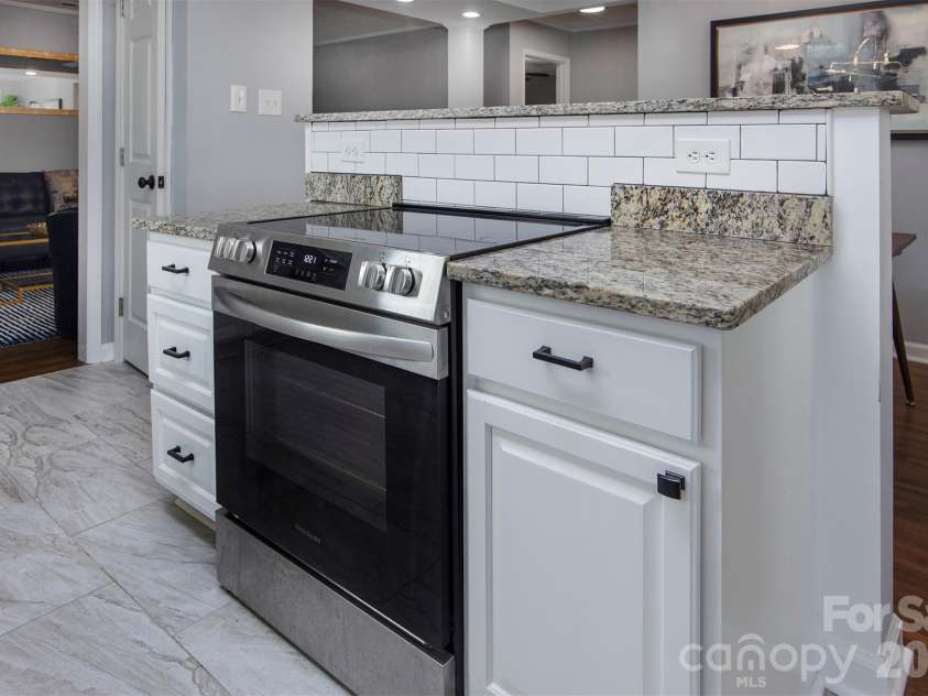 3429 Byrnes Street, Charlotte, NC 28205.  MLS# CAR4366459, YatesRealty ID 13514. Kitchen