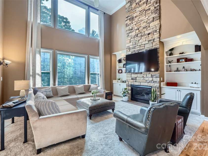 2215 Maycroft Drive, Charlotte, NC 28262.  MLS# CAR4254921, YatesRealty ID 13516. 