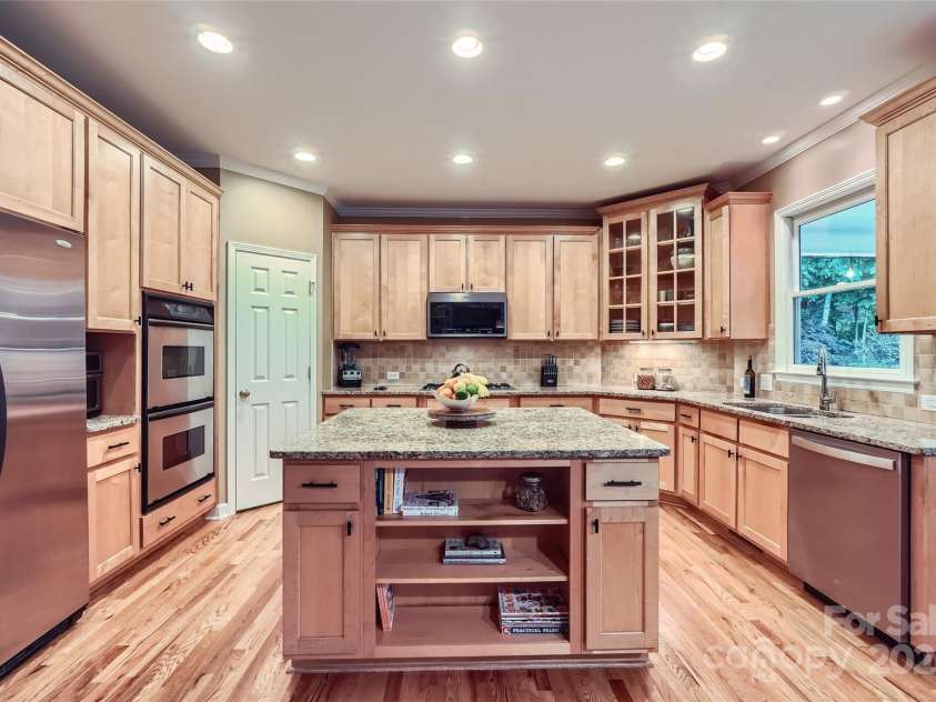 2215 Maycroft Drive, Charlotte, NC 28262.  MLS# CAR4254921, YatesRealty ID 13516. 