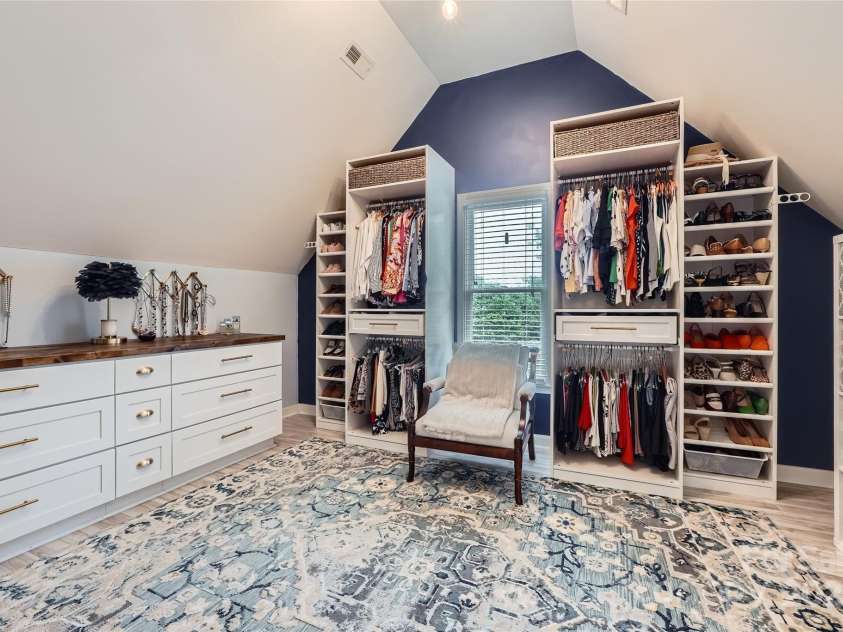 2215 Maycroft Drive, Charlotte, NC 28262.  MLS# CAR4254921, YatesRealty ID 13516. 