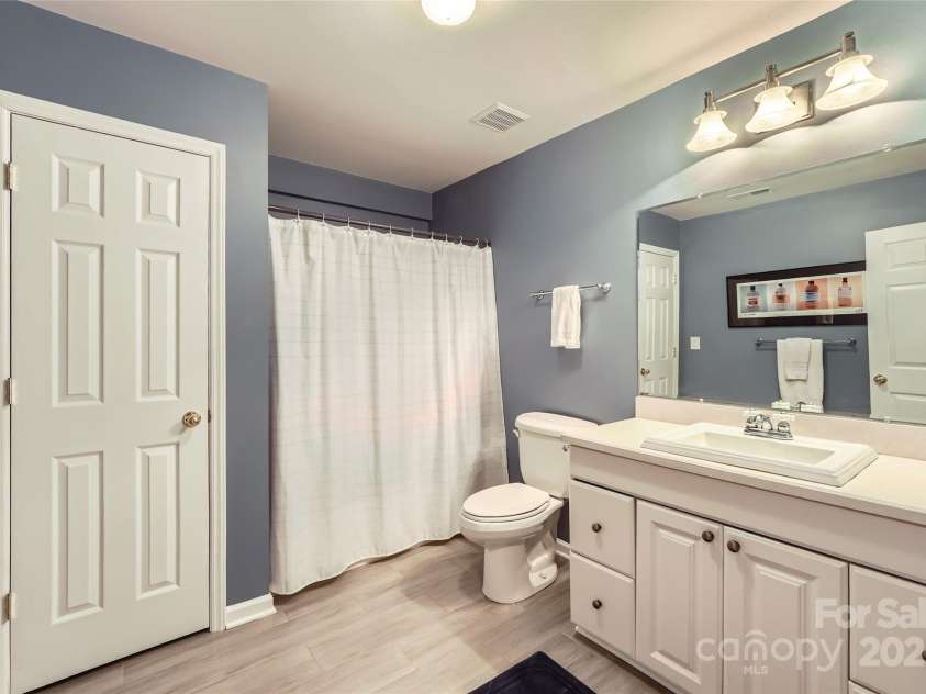 2215 Maycroft Drive, Charlotte, NC 28262.  MLS# CAR4254921, YatesRealty ID 13516. 