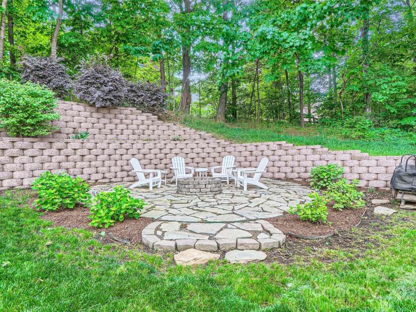 2215 Maycroft Drive, Charlotte, NC 28262.  MLS# CAR4254921, YatesRealty ID 13516. 