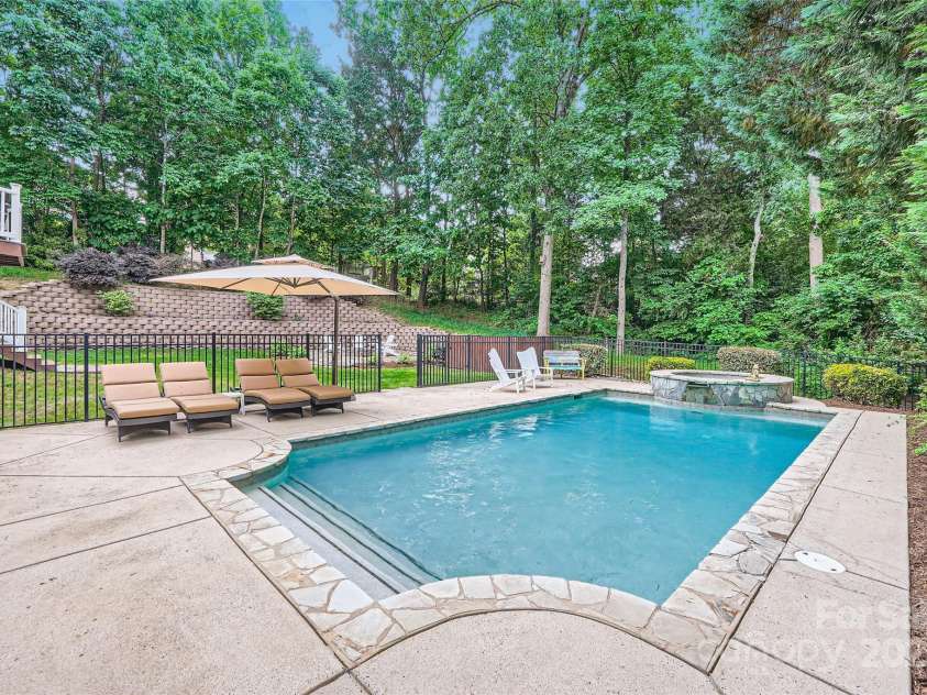 2215 Maycroft Drive, Charlotte, NC 28262.  MLS# CAR4254921, YatesRealty ID 13516. 