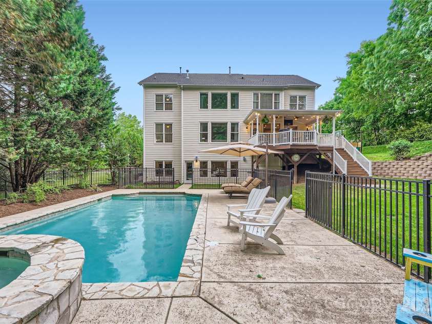 2215 Maycroft Drive, Charlotte, NC 28262.  MLS# CAR4254921, YatesRealty ID 13516. 