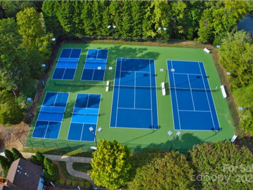 2215 Maycroft Drive, Charlotte, NC 28262.  MLS# CAR4254921, YatesRealty ID 13516. 