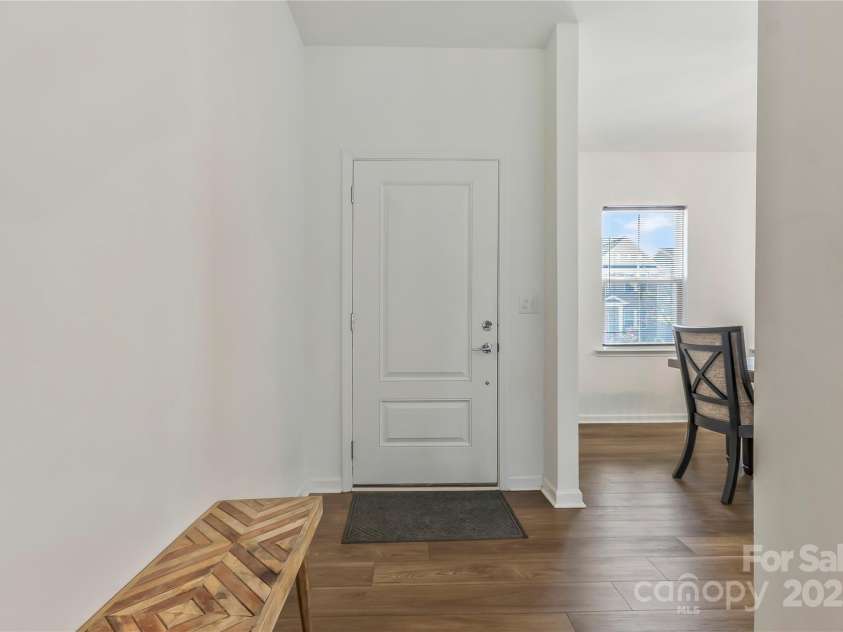 14224 Canemeadow Drive, Charlotte, NC 28278.  MLS# CAR4246314, YatesRealty ID 13517. Foyer