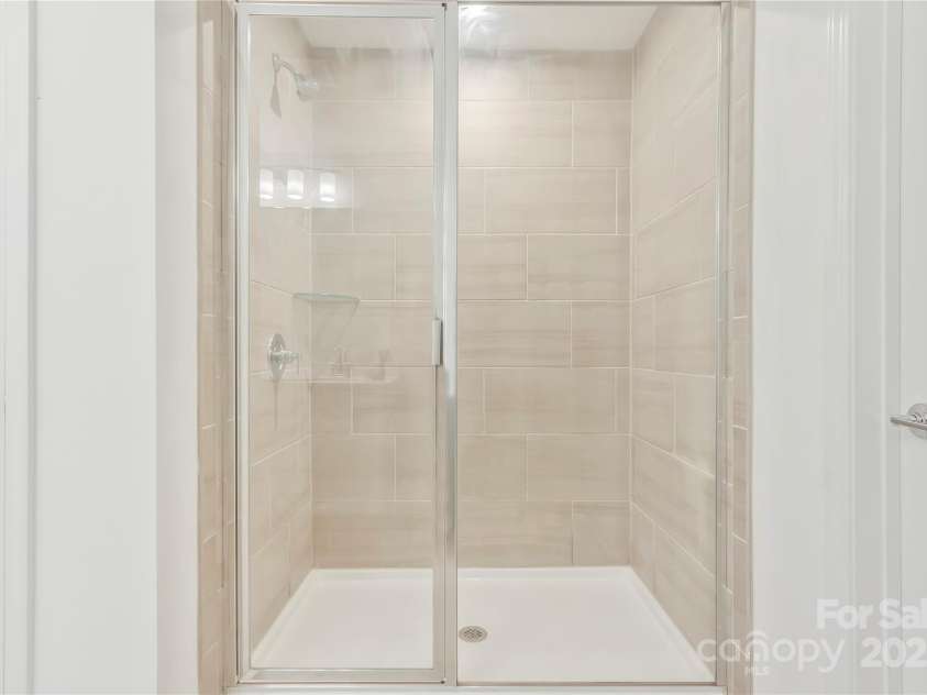 14224 Canemeadow Drive, Charlotte, NC 28278.  MLS# CAR4246314, YatesRealty ID 13517. Primary ensuite with walk-in shower