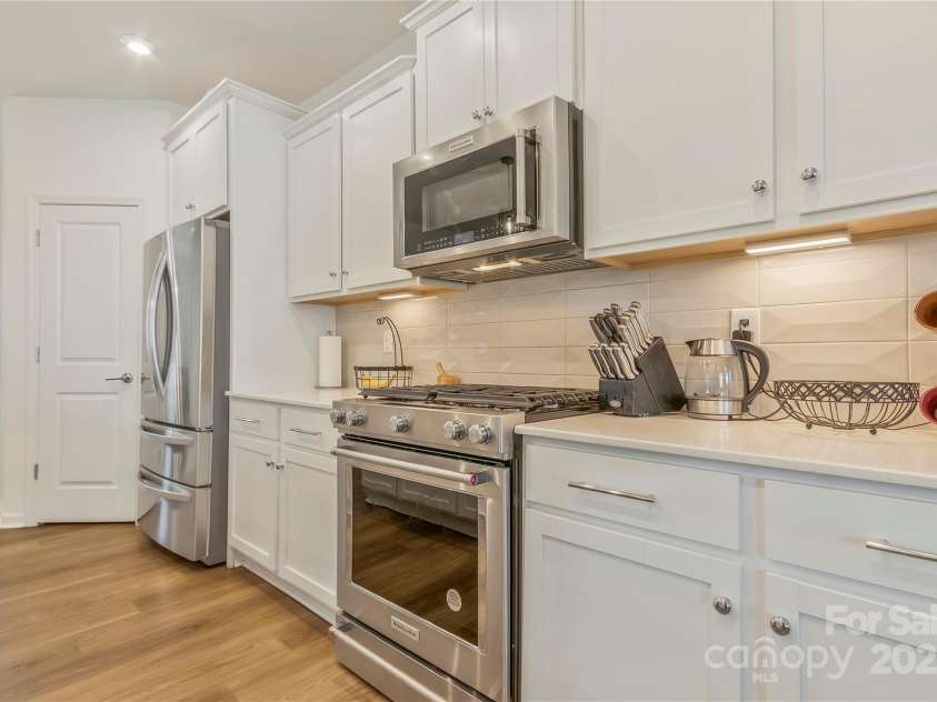 14224 Canemeadow Drive, Charlotte, NC 28278.  MLS# CAR4246314, YatesRealty ID 13517. Under lighting on the cabinets. Soft close draws & cabinets. Convection microwave. You can airfry using your microwave. Gas stove. Fridge comes with the home. Walk-in pantry.