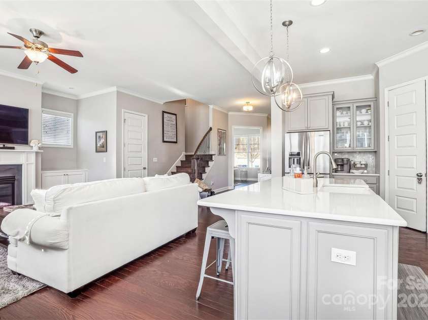 15402 Country Lake Drive, Pineville, NC 28134.  MLS# CAR4242493, YatesRealty ID 13518. 