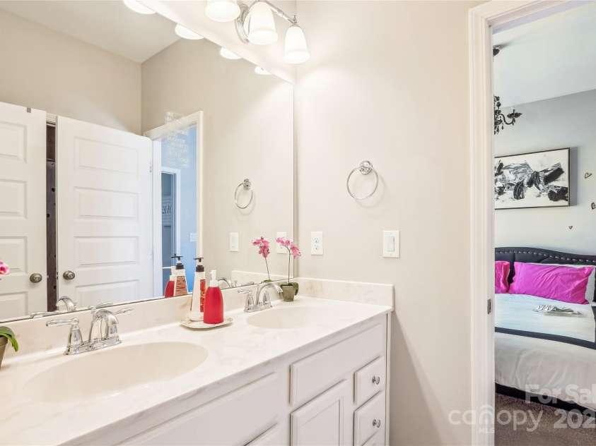 15402 Country Lake Drive, Pineville, NC 28134.  MLS# CAR4242493, YatesRealty ID 13518. 