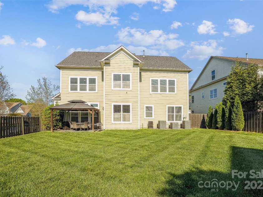 15402 Country Lake Drive, Pineville, NC 28134.  MLS# CAR4242493, YatesRealty ID 13518. 