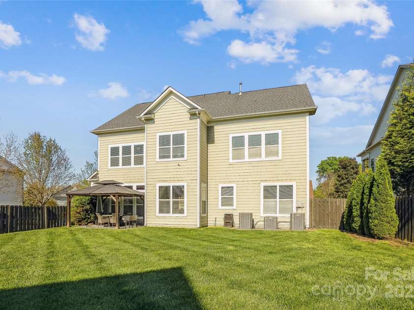 15402 Country Lake Drive, Pineville, NC 28134.  MLS# CAR4242493, YatesRealty ID 13518. 