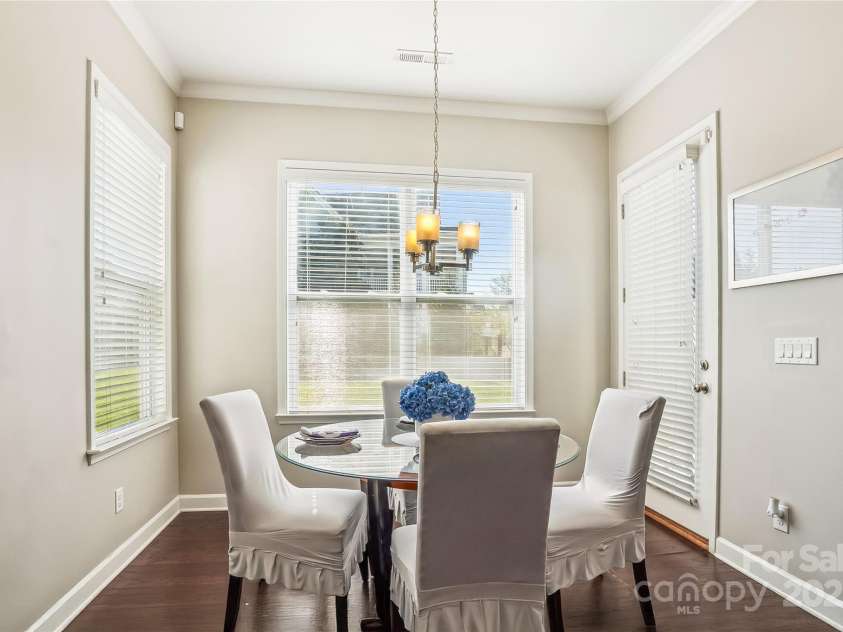 15402 Country Lake Drive, Pineville, NC 28134.  MLS# CAR4242493, YatesRealty ID 13518. Breakfast room