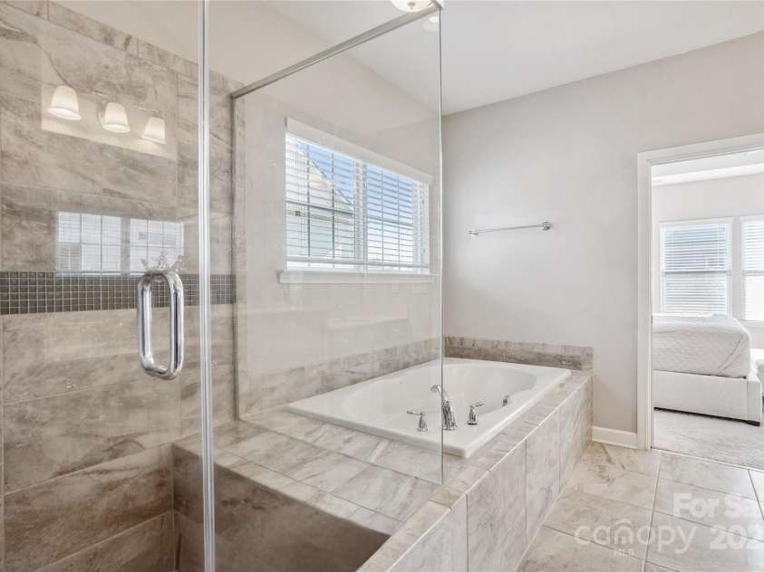 15402 Country Lake Drive, Pineville, NC 28134.  MLS# CAR4242493, YatesRealty ID 13518. Primary bath