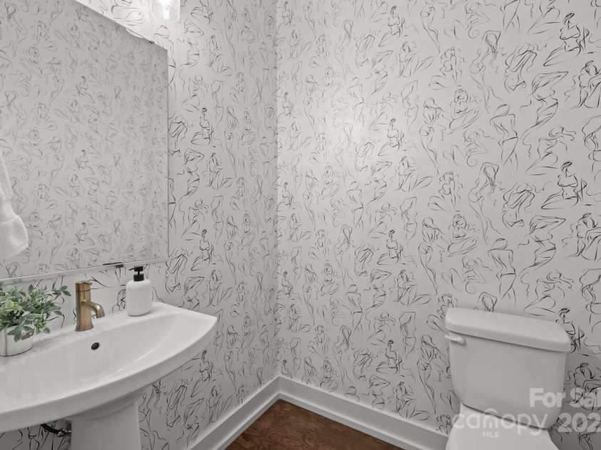 4019 Plaza Row Court, Charlotte, NC 28205.  MLS# CAR4247536, YatesRealty ID 13519. 