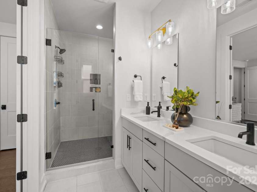 4019 Plaza Row Court, Charlotte, NC 28205.  MLS# CAR4247536, YatesRealty ID 13519. 