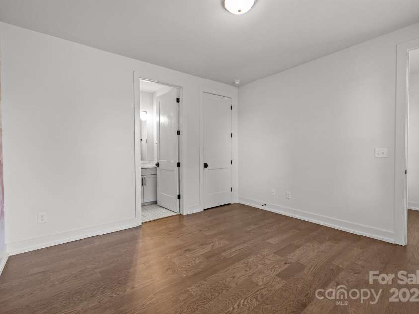 4019 Plaza Row Court, Charlotte, NC 28205.  MLS# CAR4247536, YatesRealty ID 13519. 