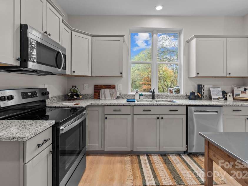 310 New Bern Avenue, Statesville, NC 28677.  MLS# CAR4120279, YatesRealty ID 1352. 