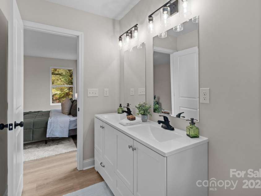 310 New Bern Avenue, Statesville, NC 28677.  MLS# CAR4120279, YatesRealty ID 1352. 