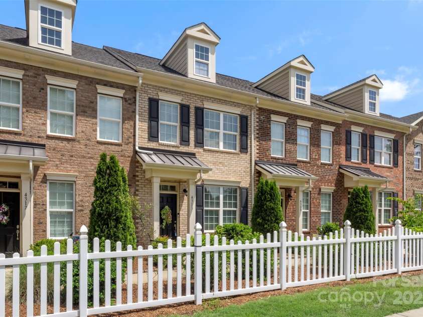 4313 Courtly Lane, Belmont, NC 28012.  MLS# CAR4256513, YatesRealty ID 13520. 