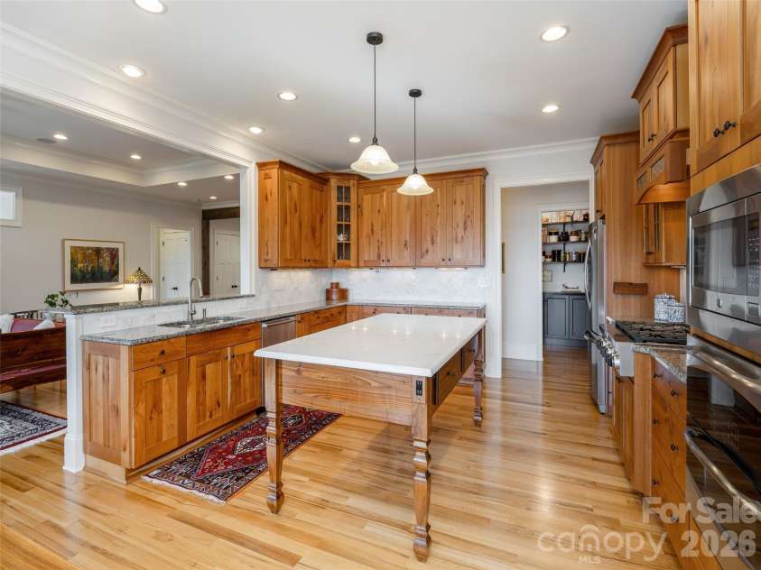 72 Dusky Court, Hendersonville, NC 28739.  MLS# CAR4372046, YatesRealty ID 13520. 