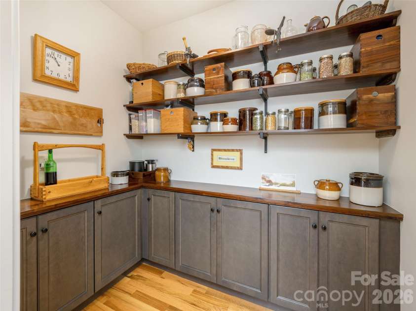 72 Dusky Court, Hendersonville, NC 28739.  MLS# CAR4372046, YatesRealty ID 13520. 