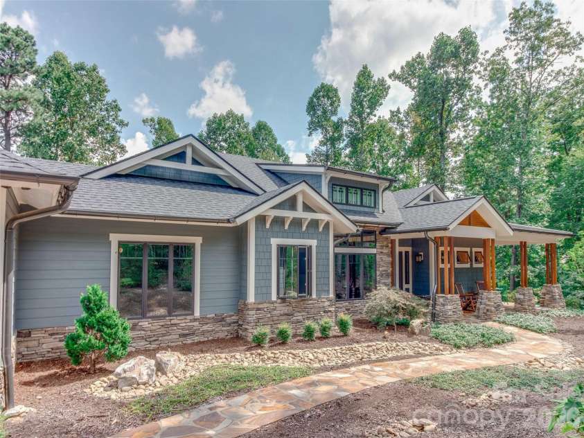 72 Dusky Court, Hendersonville, NC 28739.  MLS# CAR4372046, YatesRealty ID 13520. 