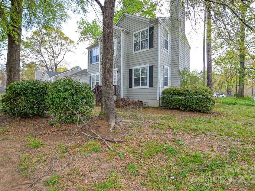 6020 Running Deer Road, Charlotte, NC 28214.  MLS# CAR4242567, YatesRealty ID 13521. 